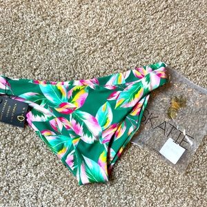 NWT Skatie swim bottoms “Cheryl” in tropical Tortuga. Selling matching tops too!